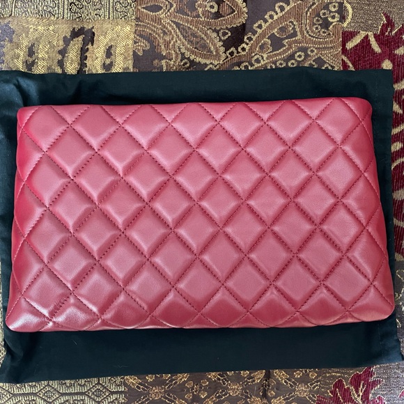 Red Chanel Quilted Sac Pochette Clutch Handbag - Timeless! - Picture 2 of 8